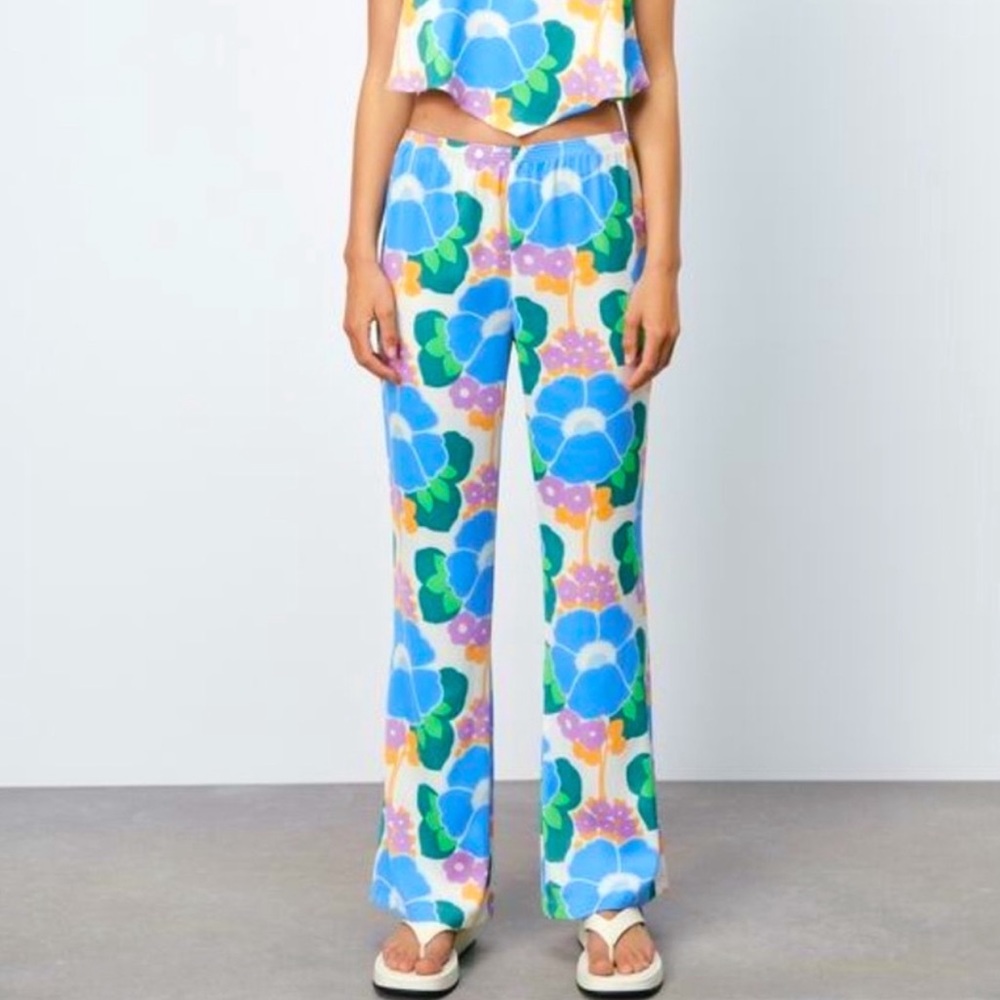 ❗️Last❗️Zara Multicolored Floral Printed Trouser Pants Size M